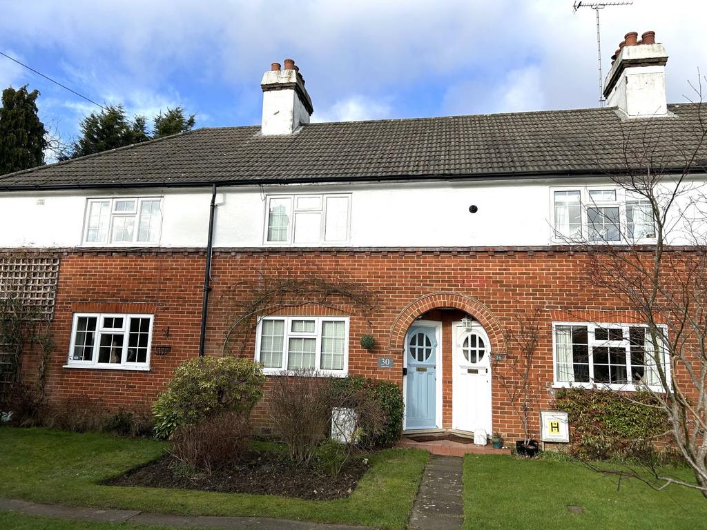 Chapel Road, Tadworth KT20 2 bed terraced house £1,600 pcm (£369 pw)