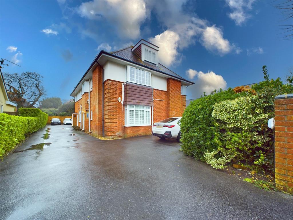 Keswick Road, Bournemouth, BH5 2 bed apartment for sale £400,000