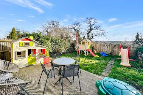 77 Glen View, Gravesend, DA12 1LS