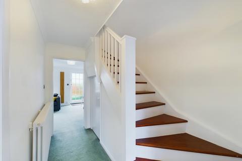 77 Glen View, Gravesend, DA12 1LS