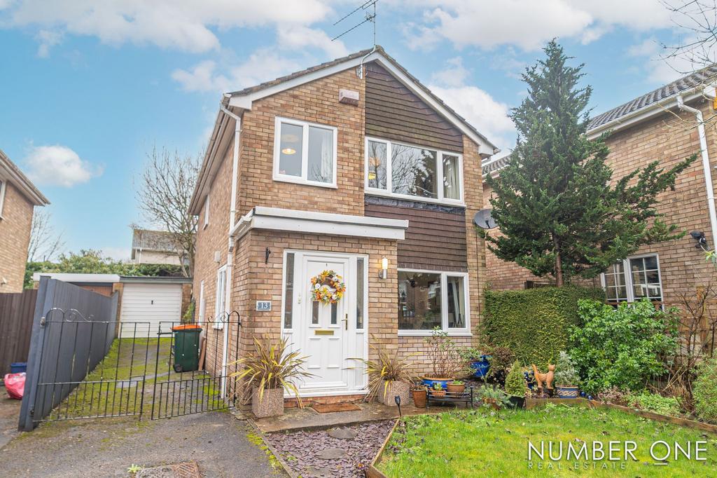 Meadowlands Close, Penhow, NP26 3 bed detached house for sale £300,000