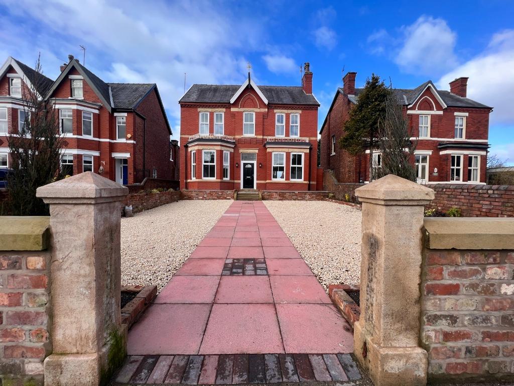 Mill Lane, Southport, PR9 4 bed detached house £2,500 pcm (£577 pw)