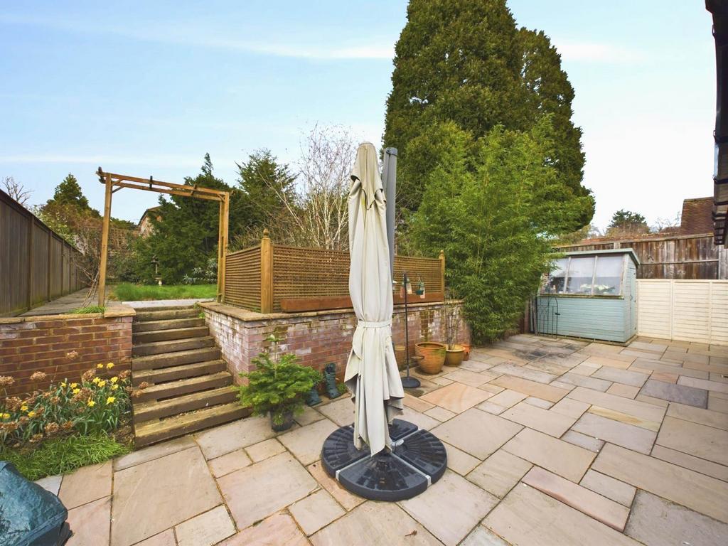 Sunnybank, Marlow SL7 3 bed detached house for sale £700,000