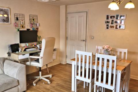 2 bedroom flat for sale, Crowe Road, Bedford, MK40