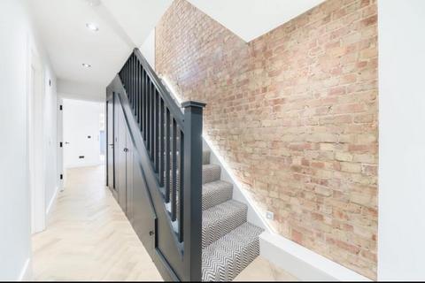 3 bedroom terraced house to rent, Hevelius Close, Greenwhich SE10