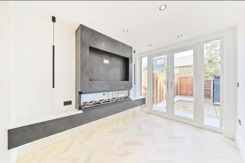 3 bedroom terraced house to rent, Hevelius Close, Greenwhich SE10