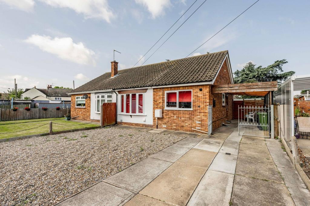 Chapman Avenue, CaisterOnSea, NR30 2 bed semidetached bungalow for