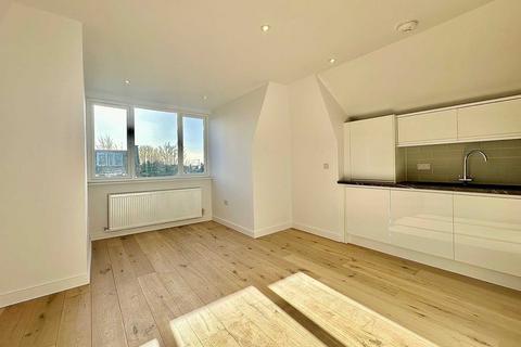 2 bedroom flat to rent, Woodside Park Road, Woodside Park, London N12