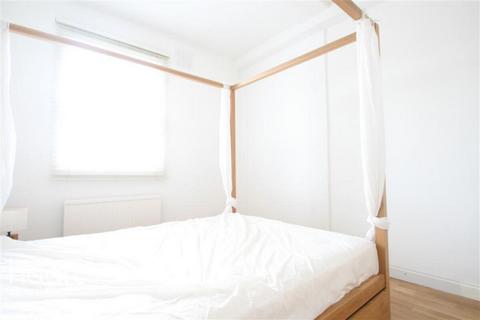 1 bedroom apartment to rent, Larkhall Rise, London