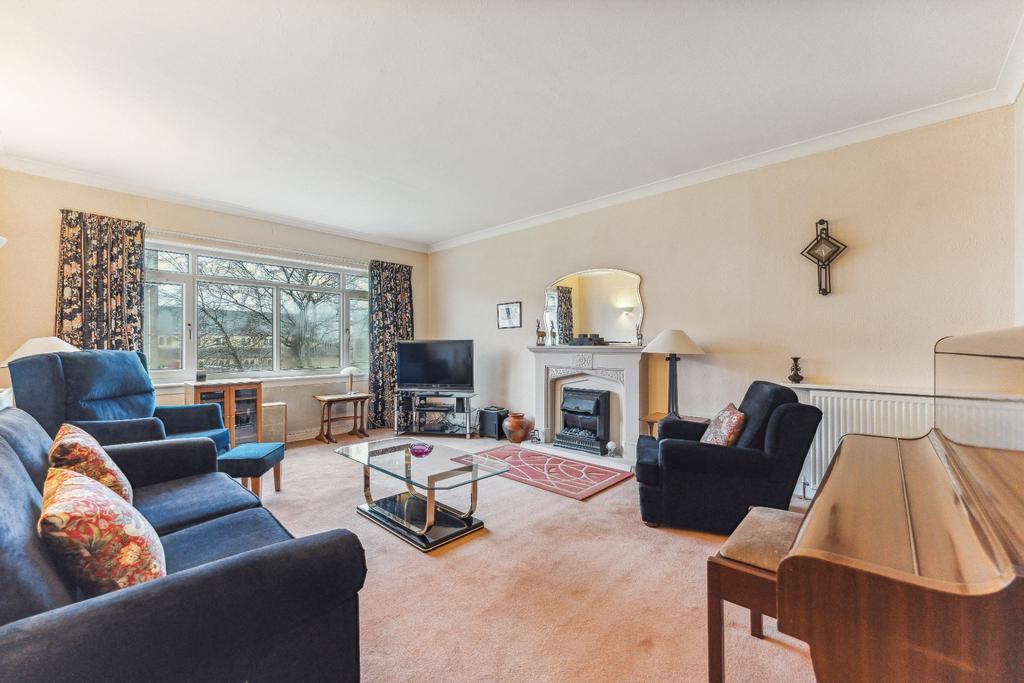 Braidholm Crescent, Flat 1/2 Kennedy Court, Giffnock, East Renfrewshire