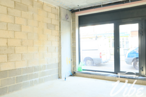 Shop to rent, Windus Road, London N16