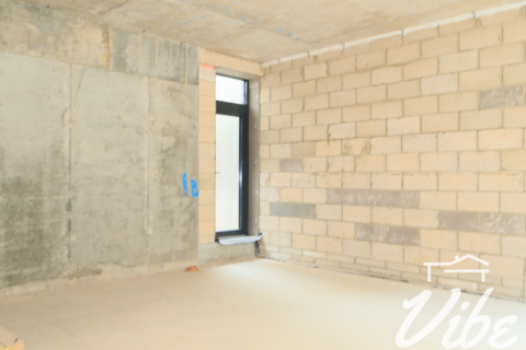 Shop to rent, Windus Road, London N16