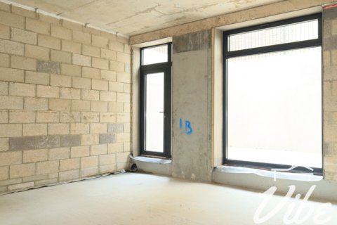 Shop to rent, Windus Road, London N16