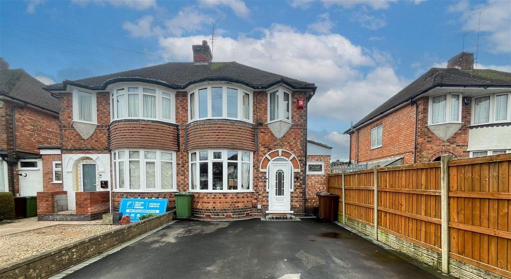 Wellsford Avenue, Solihull B92 3 bed semidetached house £300,000