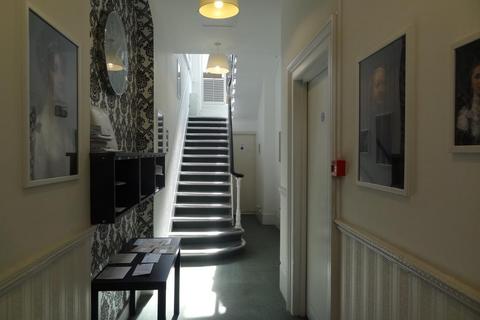 Studio to rent, Belgrave Road, Pimlico, London, SW1V