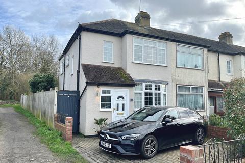 3 bedroom end of terrace house for sale - Rollesby Road, Chessington, Surrey. KT9 2BZ