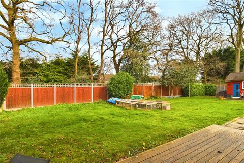 4 bedroom end of terrace house for sale, Franklin Avenue, Tadley, Hampshire, RG26