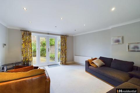 2 Links Drive, Elstree, Borehamwood, WD6 3PS