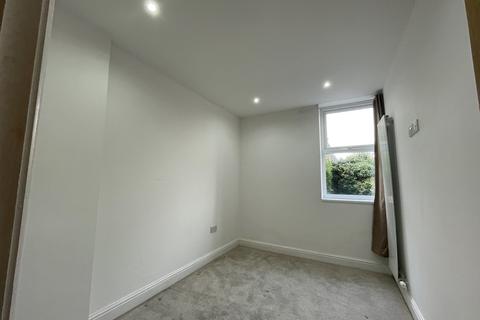 2 bedroom flat to rent, Balls Road, Wirral CH43