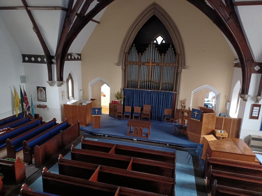 URC Weybridge church interior 2.jpg
