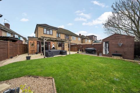 4 Perry Close, Uxbridge, UB8 3HR