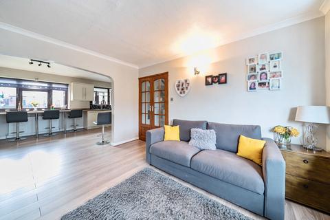 4 Perry Close, Uxbridge, UB8 3HR