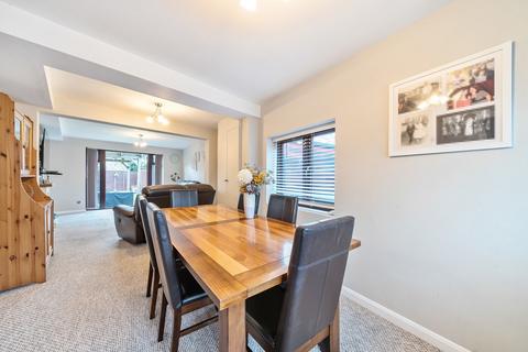 4 Perry Close, Uxbridge, UB8 3HR