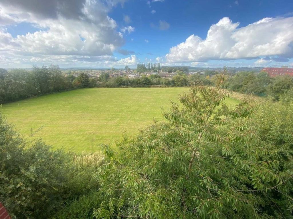 24 Baldwins Close, Royton 2 bed apartment for sale £149,950