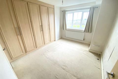 24 Baldwins Close, Royton, Oldham, OL2 5FG