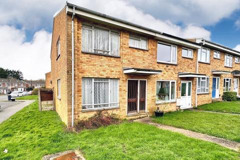 2 bedroom end of terrace house for sale - 29 Garden Way, Newport, Isle Of Wight, PO30 2BN