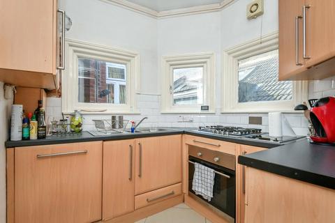 1 bedroom apartment to rent, Streatham Common South, London SW16