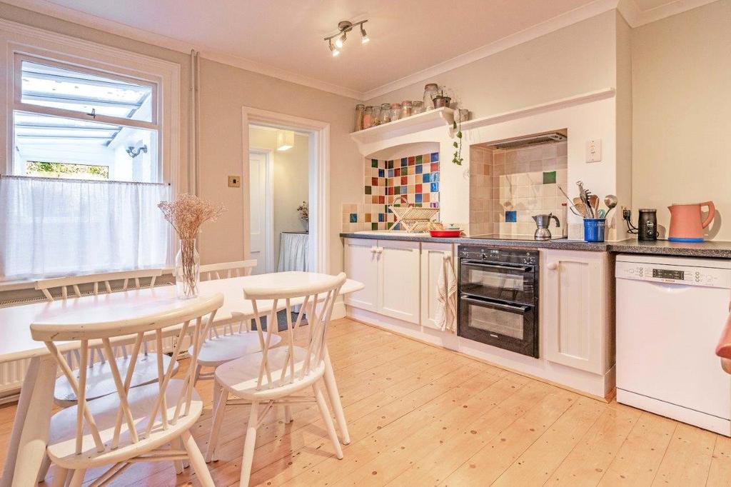 Cromwell Road, Tunbridge Wells, Kent, TN2 2 bed terraced house for sale £365,000