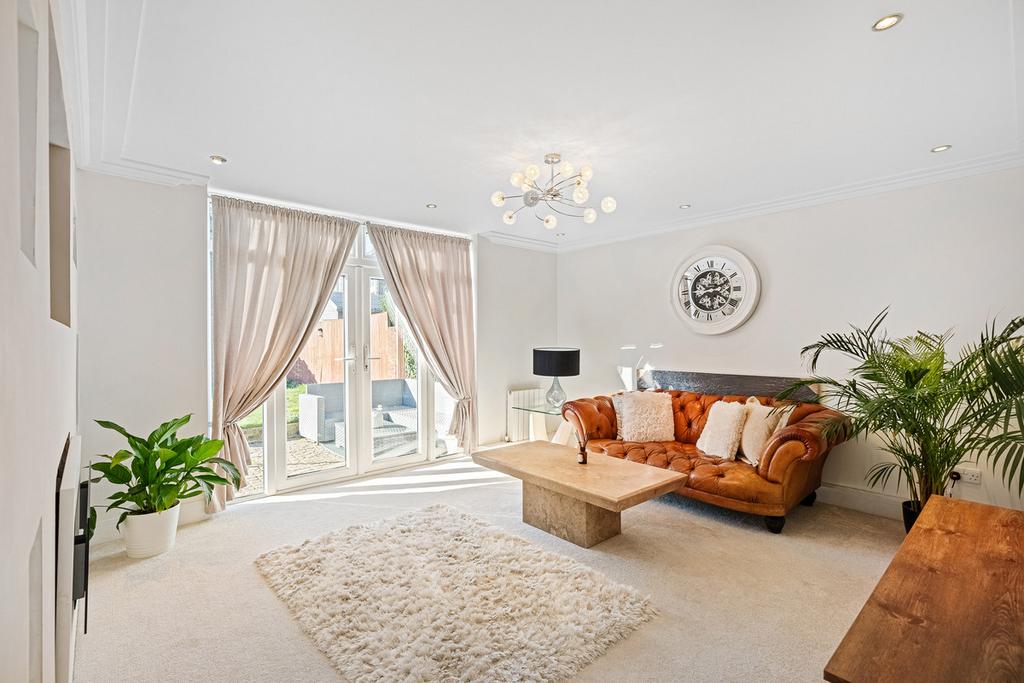 Ivy Close, Gravesend, DA12 3 bed semidetached house for sale £400,000