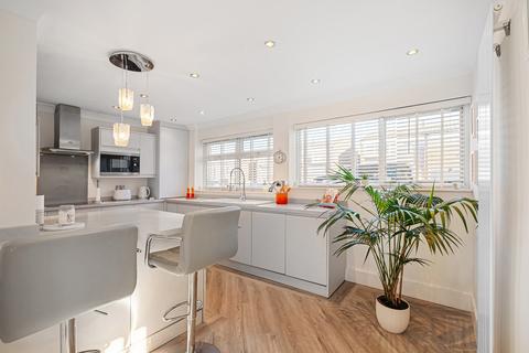 24 Ivy Close, Gravesend, DA12 5NP