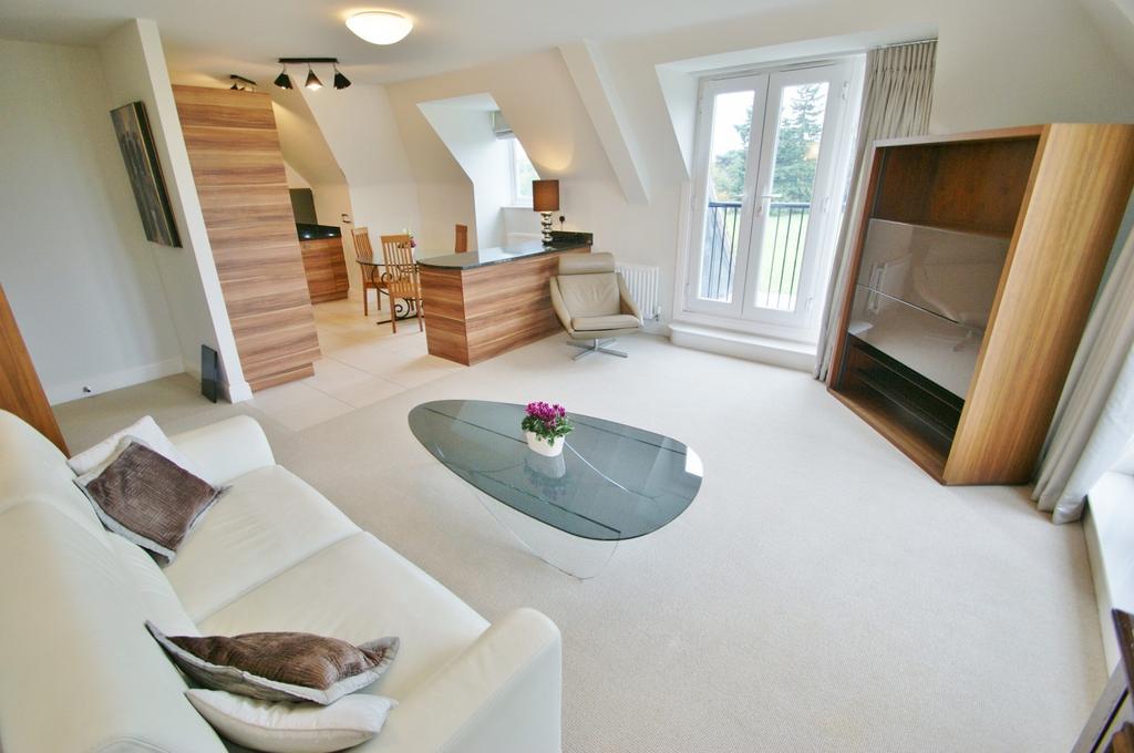 Lounge/ Kitchen