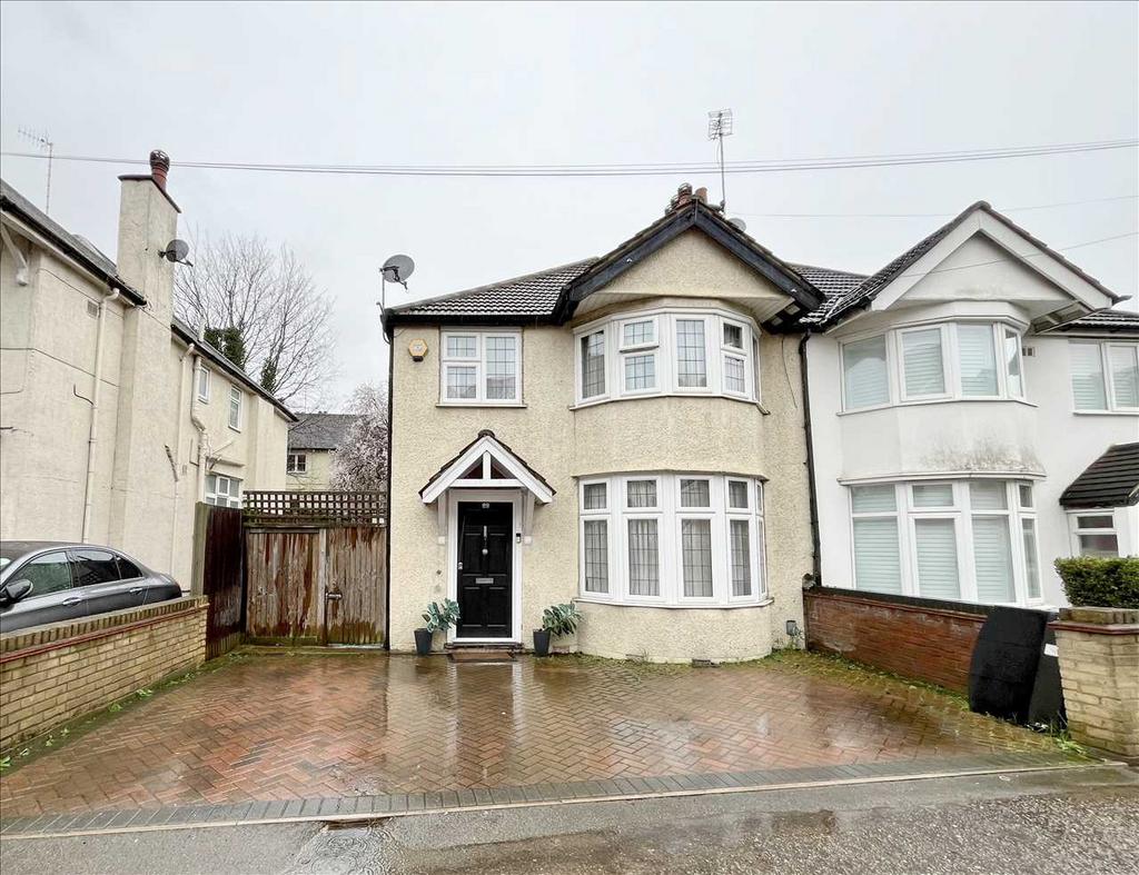 Aldenham Road, Bushey, WD23. 3 bed semidetached house for sale £579,950