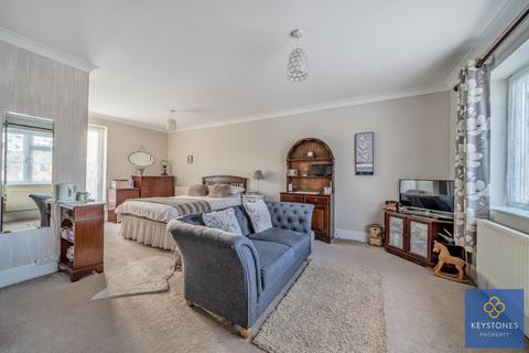 293 Carter Drive, Romford, RM5 2TT