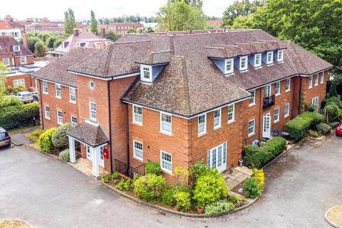 2 bedroom flat for sale, Asquith House, Guessens Road, Welwyn Garden City, Hertfordshire, AL8