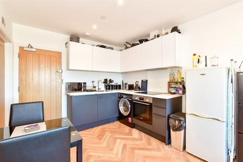 1 bedroom flat for sale, Cleeve Road, Leatherhead, Surrey