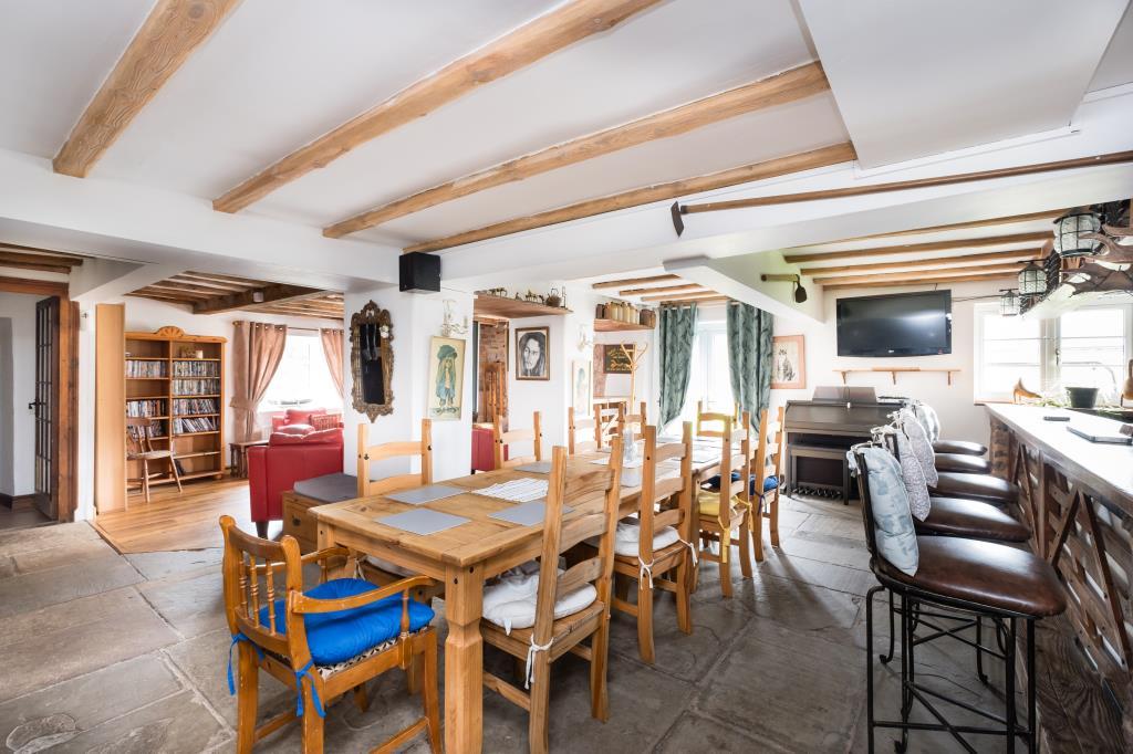 Stoke Prior, Herefordshire, HR6 6 bed detached house for sale £540,000