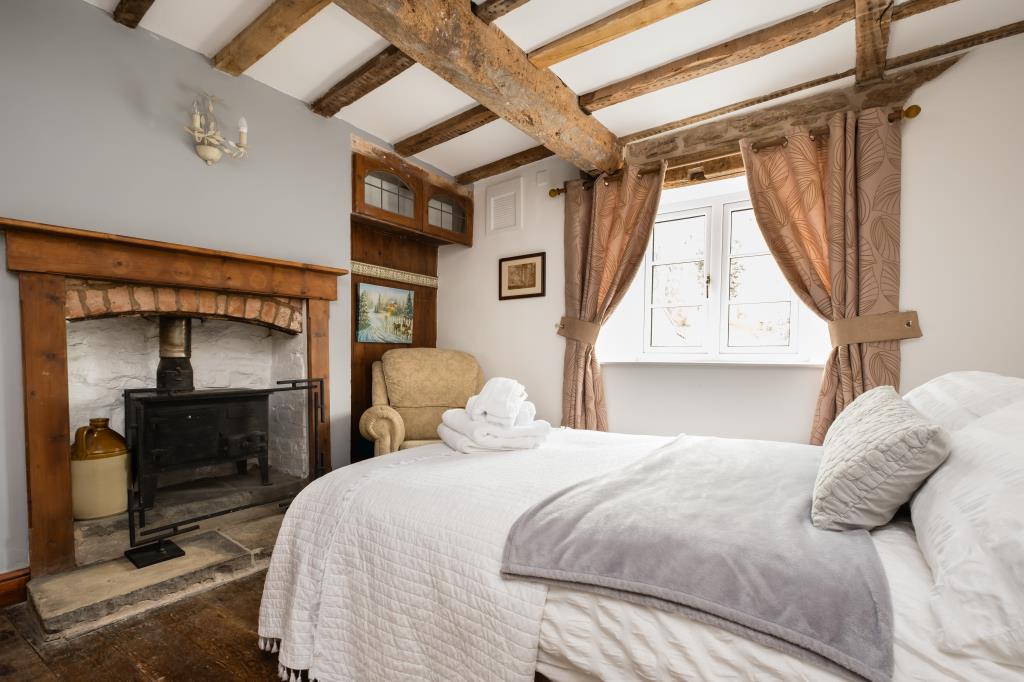 Stoke Prior, Herefordshire, HR6 6 bed detached house for sale £540,000