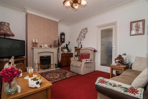 2 bedroom bungalow for sale, Greenmoor Avenue, Lofthouse, Wakefield