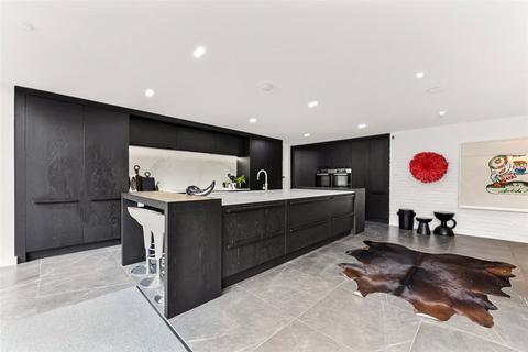 6 Manor Place, Chislehurst, BR7 5QH