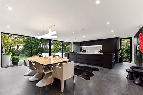 6 Manor Place, Chislehurst, BR7 5QH