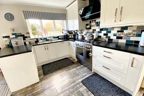 4 bedroom detached house for sale - Gainsborough Way, Daventry, NN11 0GE