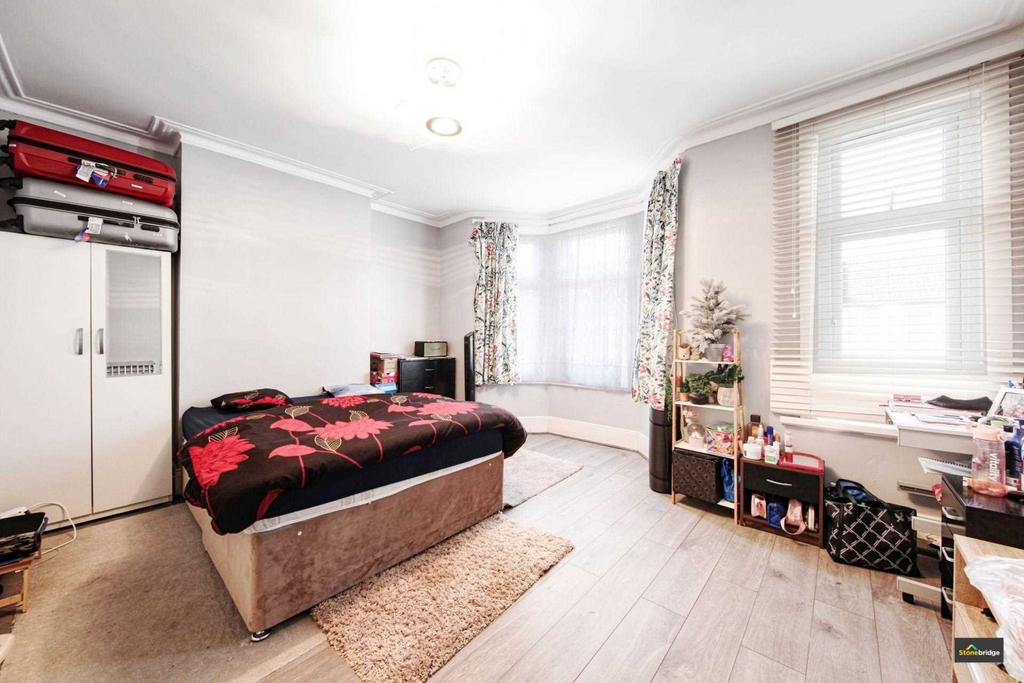 Sheringham Ave, Manor Park, E12 5PE 2 bed flat for sale £300,000