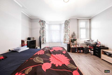 2 bedroom flat for sale, Sheringham Ave, Manor Park, E12 5PE