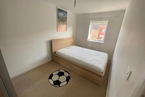 3 bedroom semi-detached house to rent, Shaw Savill Way, Brooklands