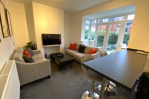 4 bedroom townhouse to rent, Poplar Grove, Newcastle-under-Lyme, ST5