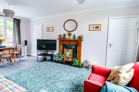 3 bedroom semi-detached house for sale - Iveson Drive, Cookridge, Leeds, West Yorkshire, LS16